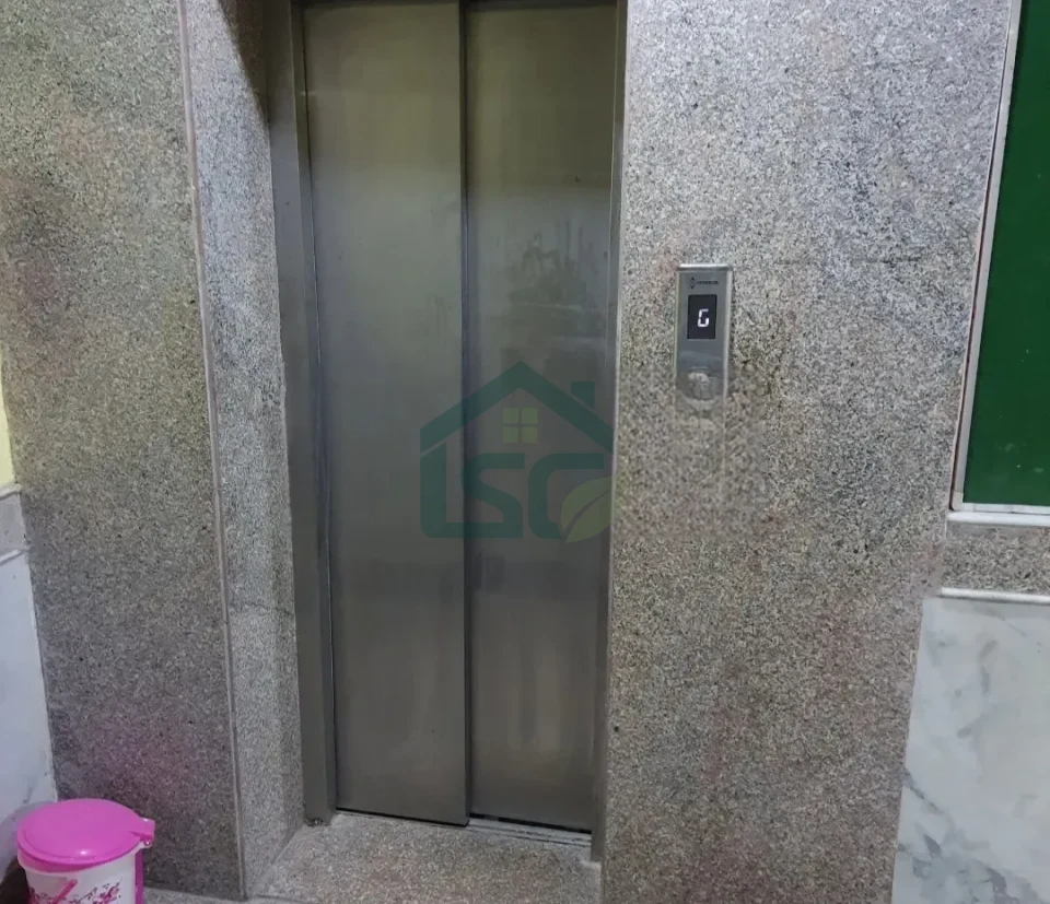 Urban Home in Shakarpur, Delhi — property photo 4