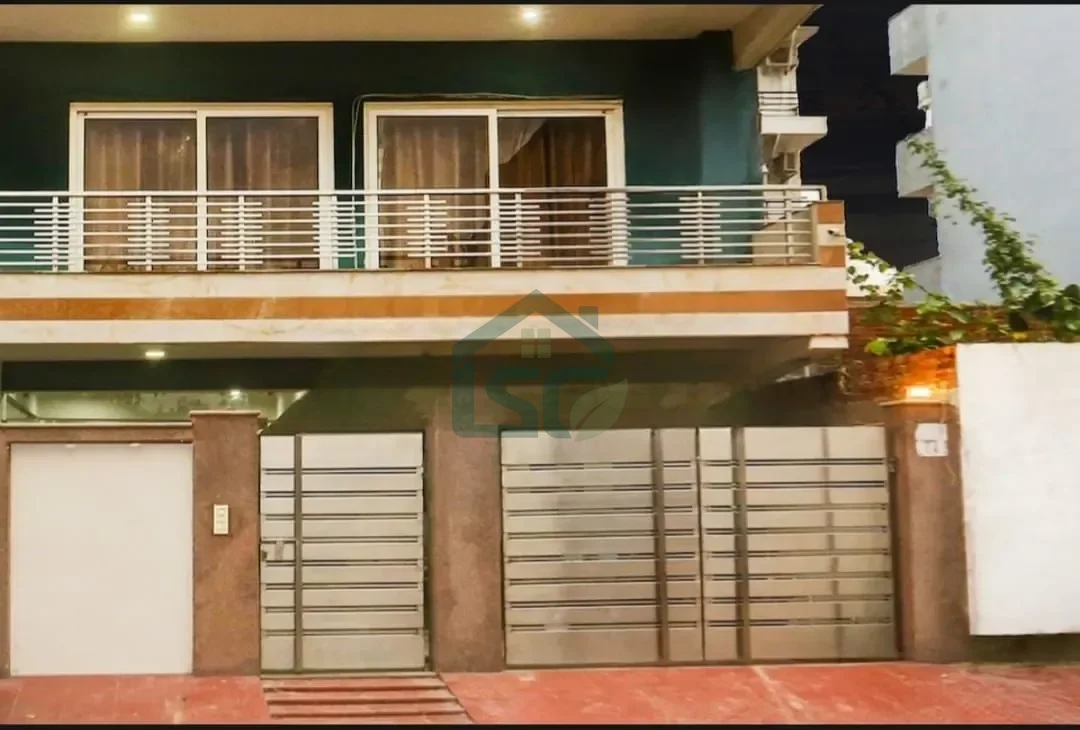 Super Townhouse Subhash Chowk Near Medanta Hospital Formerly L B Rasidency in Medicity, Gurugram — property photo 1