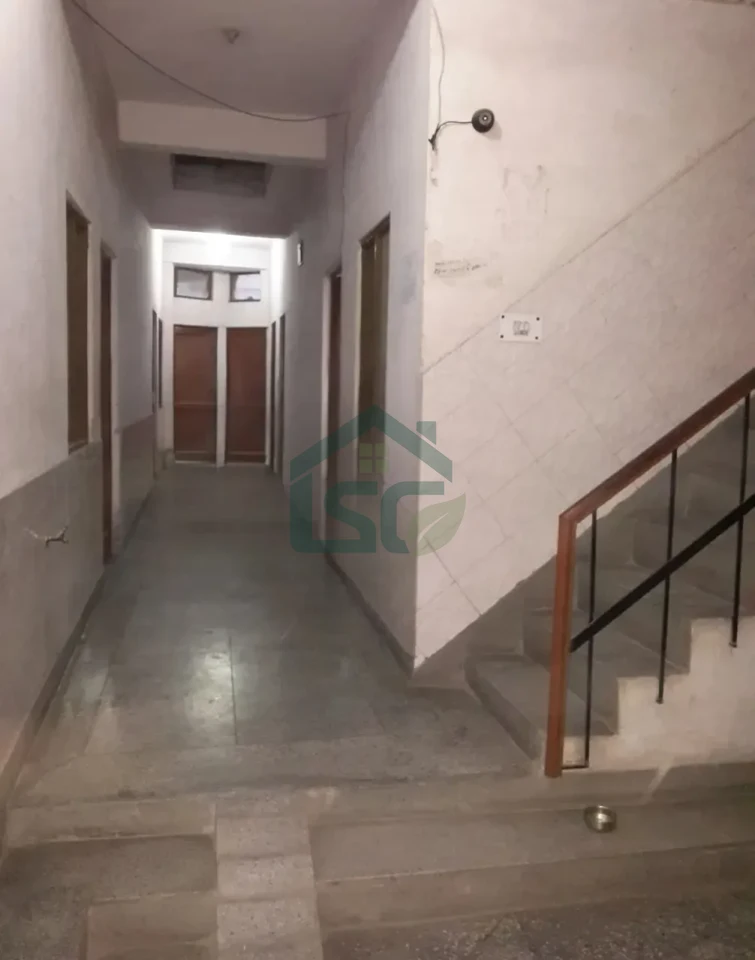 Maya Cottage Boys Hostal PG in Shakarpur Khas, Delhi — property photo 3