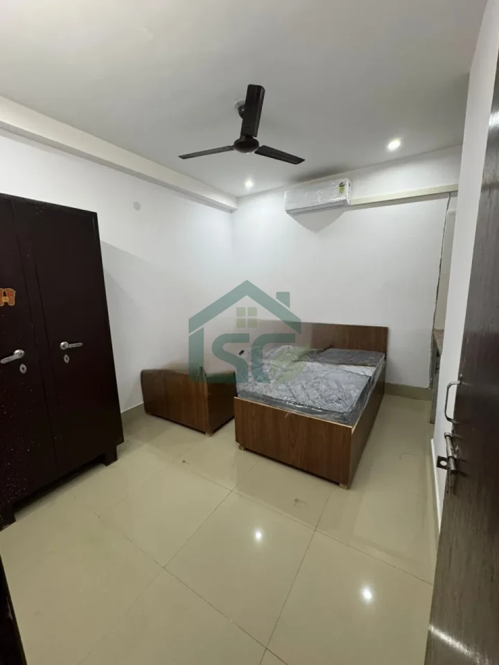 Ease stay in Sector 33, Gurugram — property photo 2