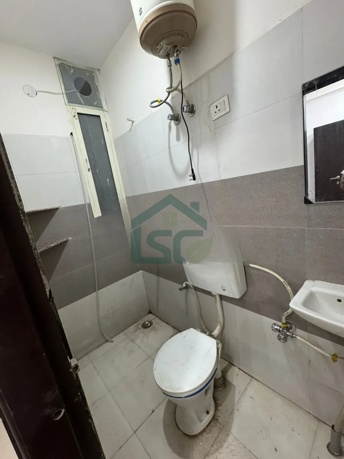 Ease stay in Sector 33, Gurugram — property photo 1