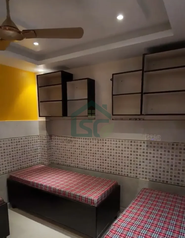 Shri Krishna Boys PG in Shakarpur, Delhi — property photo 1