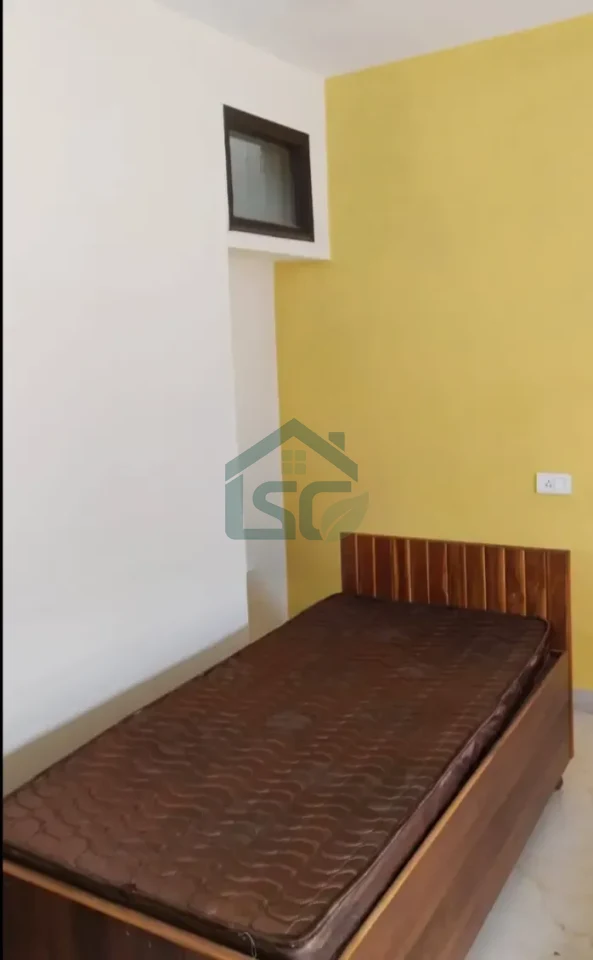 PG woman working And girls PG in Sector 41, Noida — property photo 5
