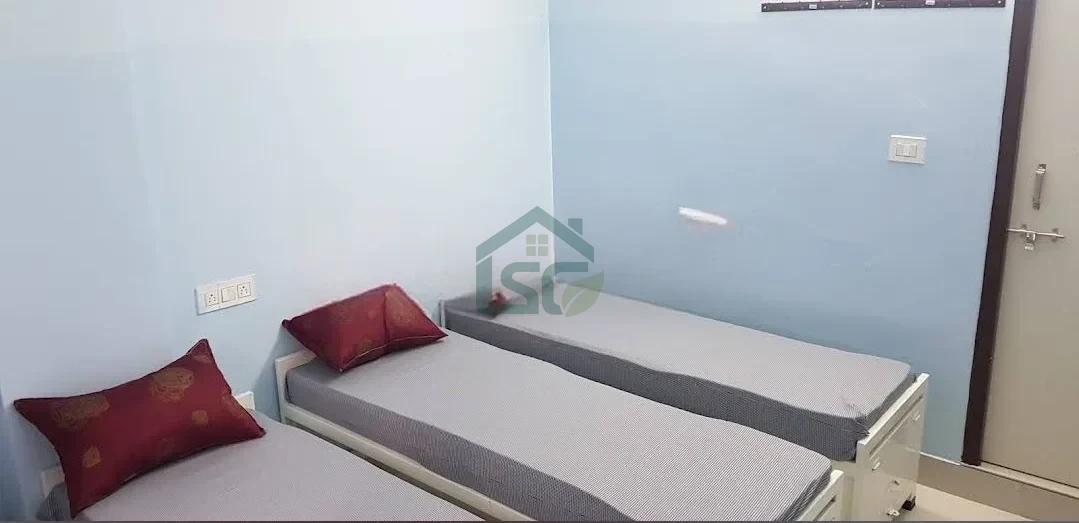 At Hansi Luxury PG For Men, Kukatpally Housing Board Road, Hyderabad