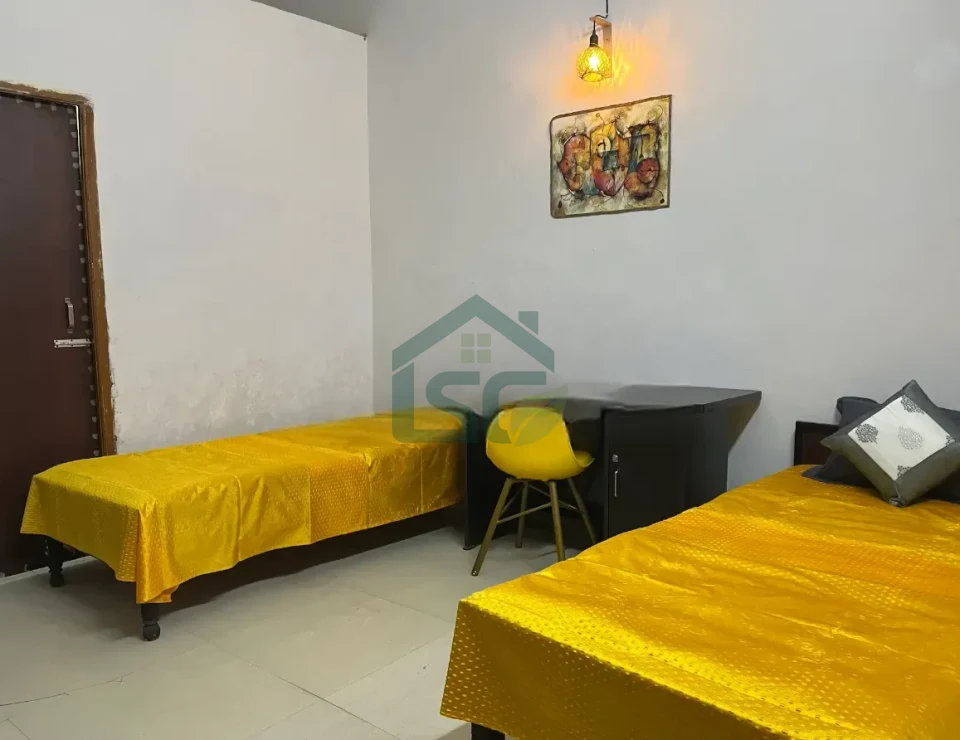 Star yard girls PG in Sector 104, Noida — property photo 1