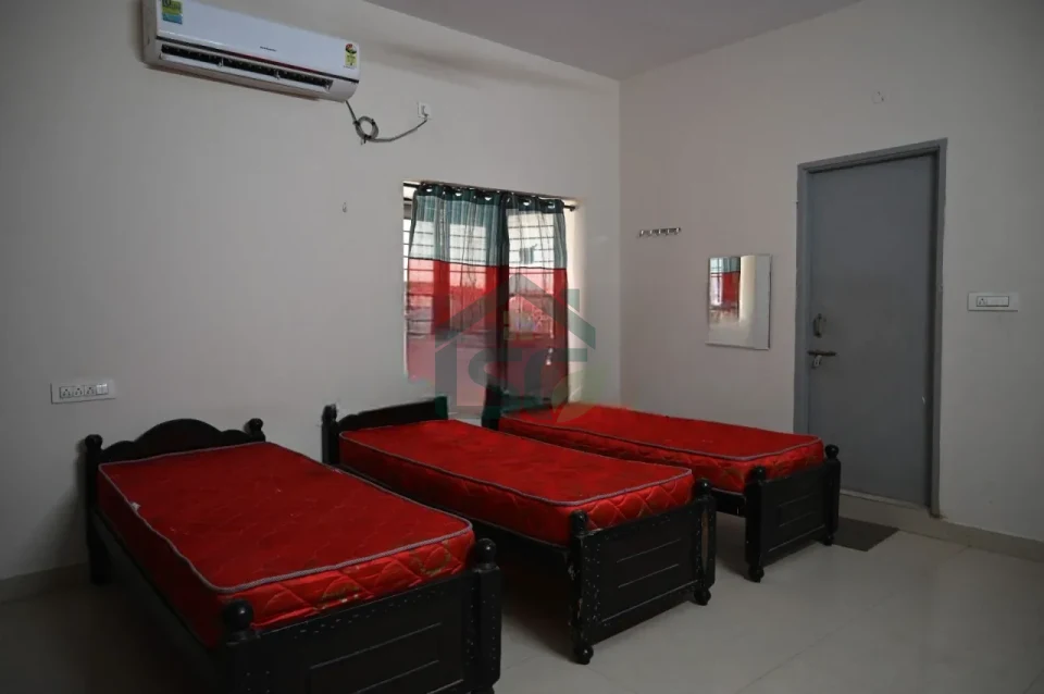 Photo 4 of Gayatri Hospitalities Deluxe Women'S PG, Madhapur, Hyderabad