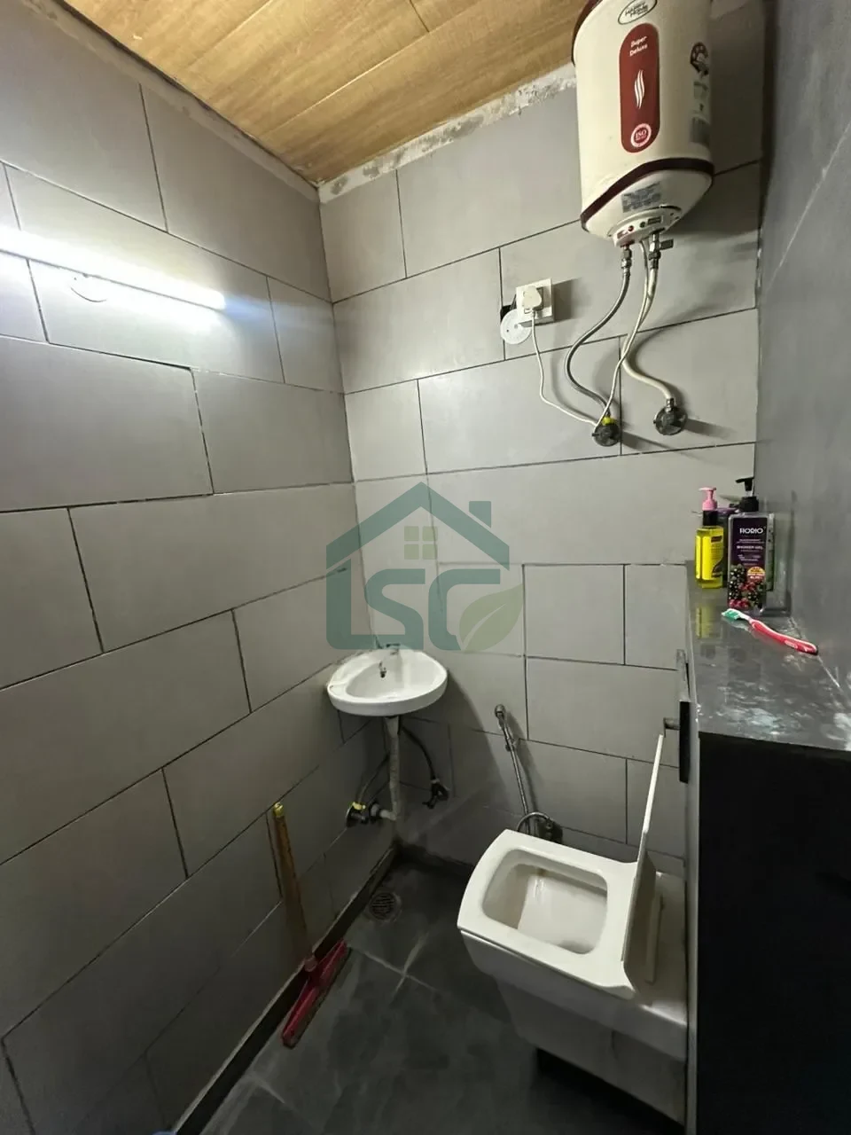 Morden residency boys in Kamla Nagar, Delhi — property photo 1