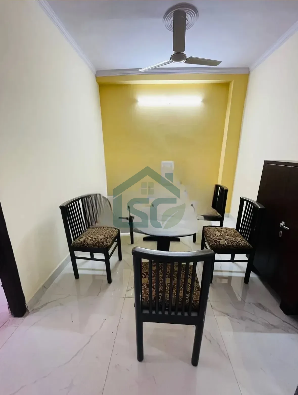 Dahiya PG Boys And Girls in Kakrola, Delhi — property photo 1