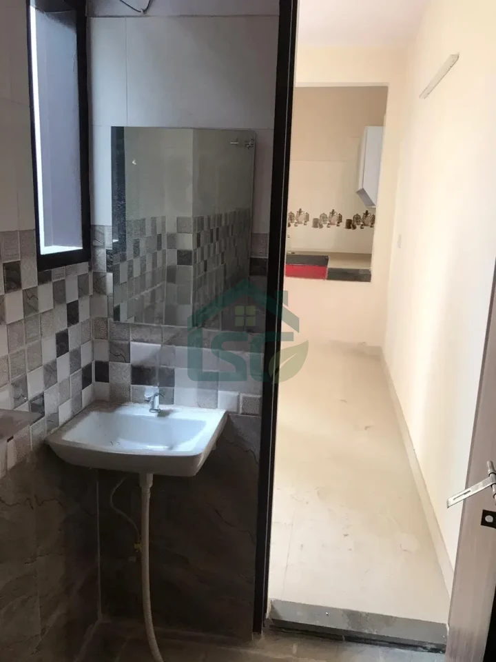 Rohan Room For Rent in Sector 51, Gurugram — property photo 5