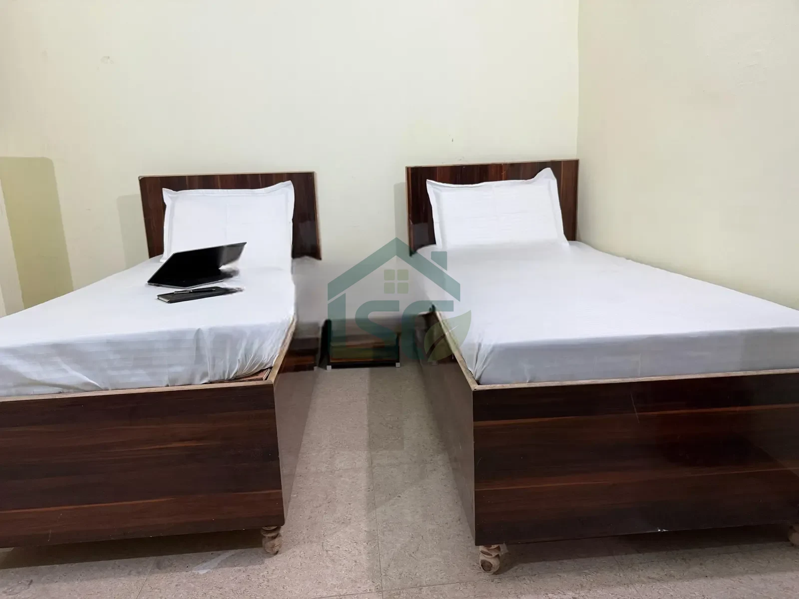 Gurukripa girls PG in Shakarpur, Delhi — property photo 1