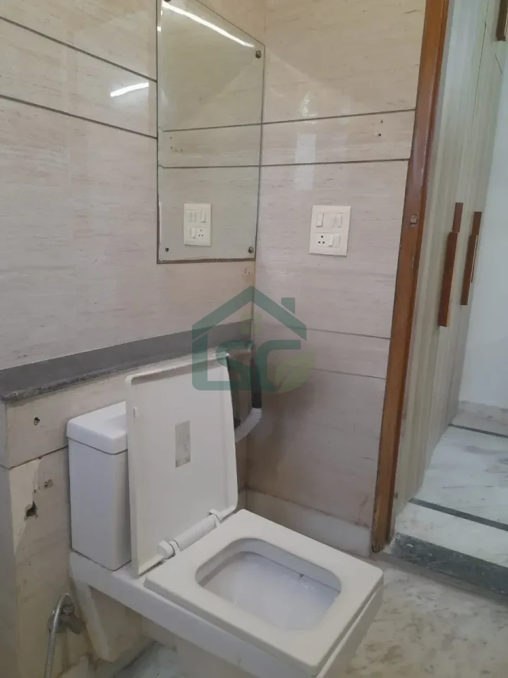 Gurukul living girl in Kamla Nagar, Delhi — property photo 1