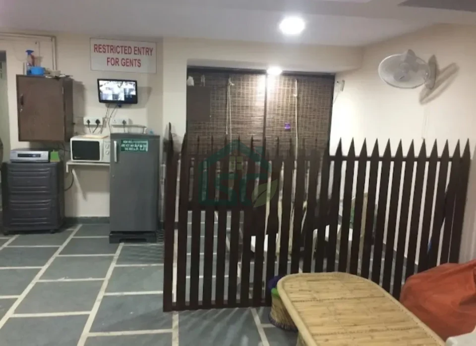 EcoHome Girls PG - Gautam Nagar in Yusuf Sarai, Delhi — property photo 5