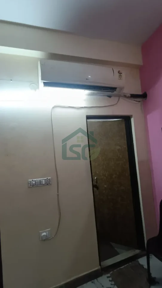 OM PG in Sector 135, Noida — property photo 4
