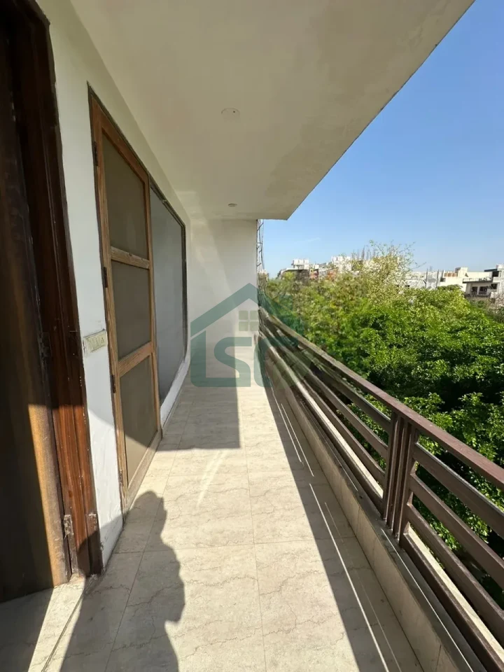 2 BHK fully furnished in Sector 52, Gurugram — property photo 4