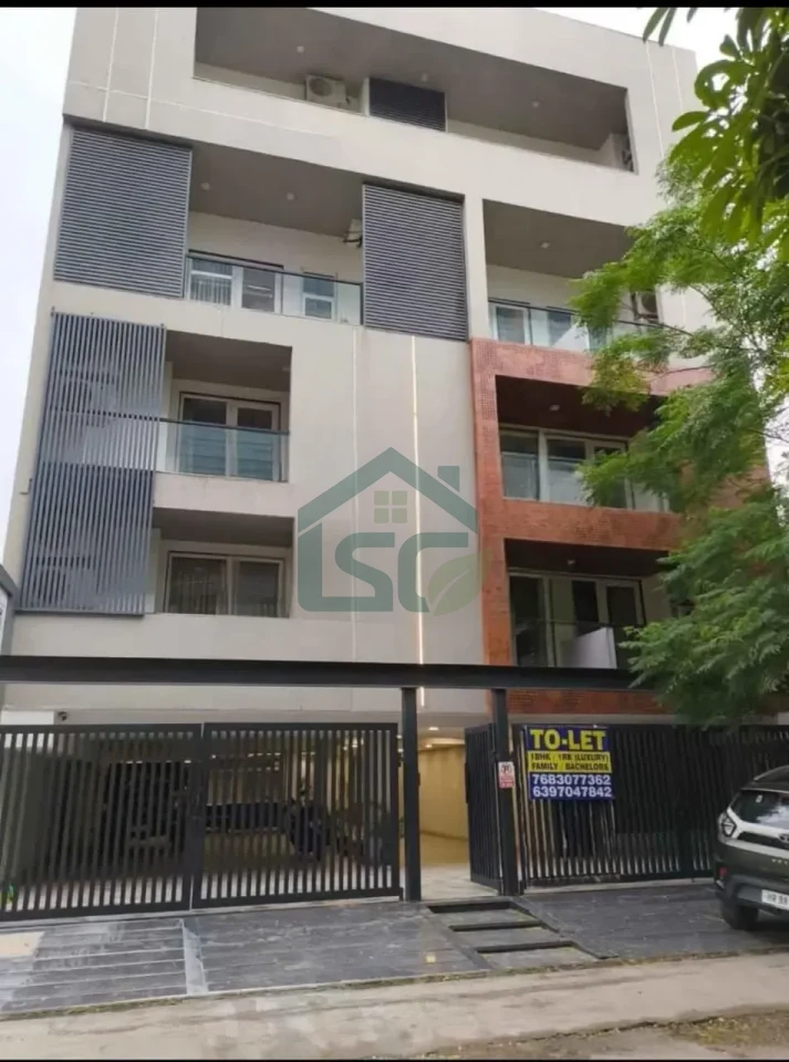 Mayfield Gardens N block Sec 51 in Sector 51, Gurugram — property photo 2