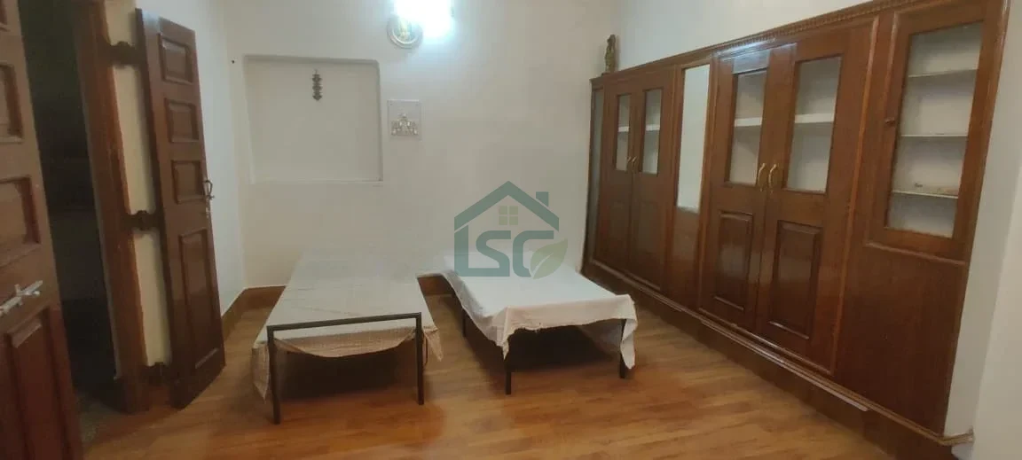 At Sunaina Girls P. G./Hostel, Harsh Nagar, Kanpur