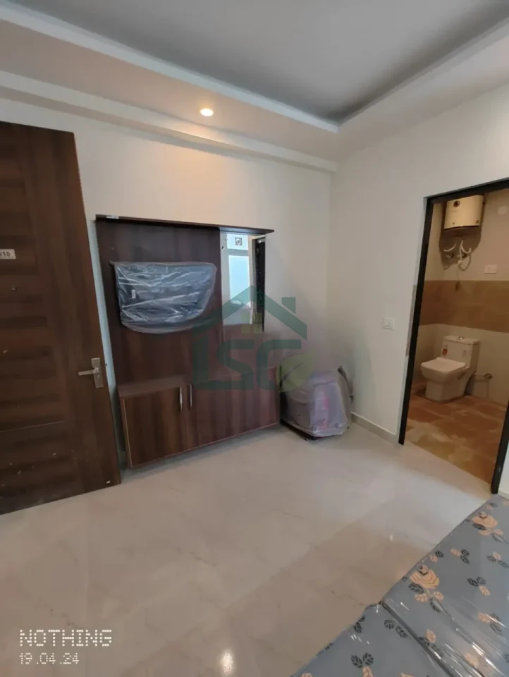 R.M. Home in Sector 24, Gurugram — property photo 3