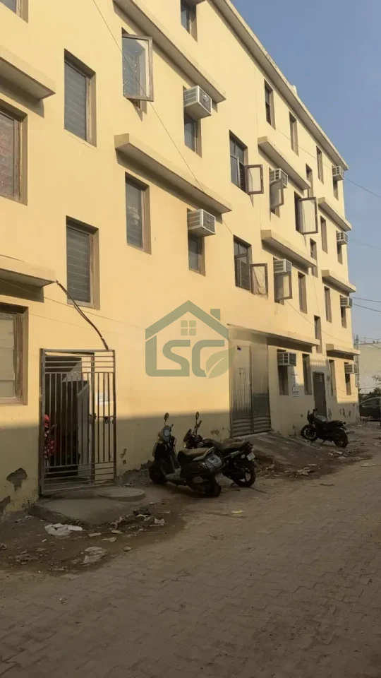 Tansha Room For Rent in Sector 57, Gurugram — property photo 1