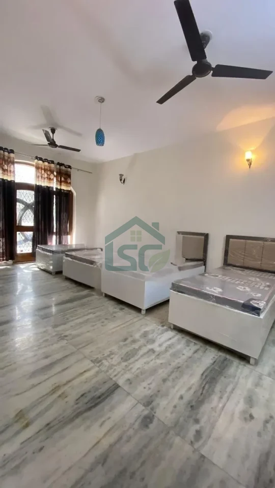 THE QUEEN'S PG in Sector 26, Noida — property photo 1