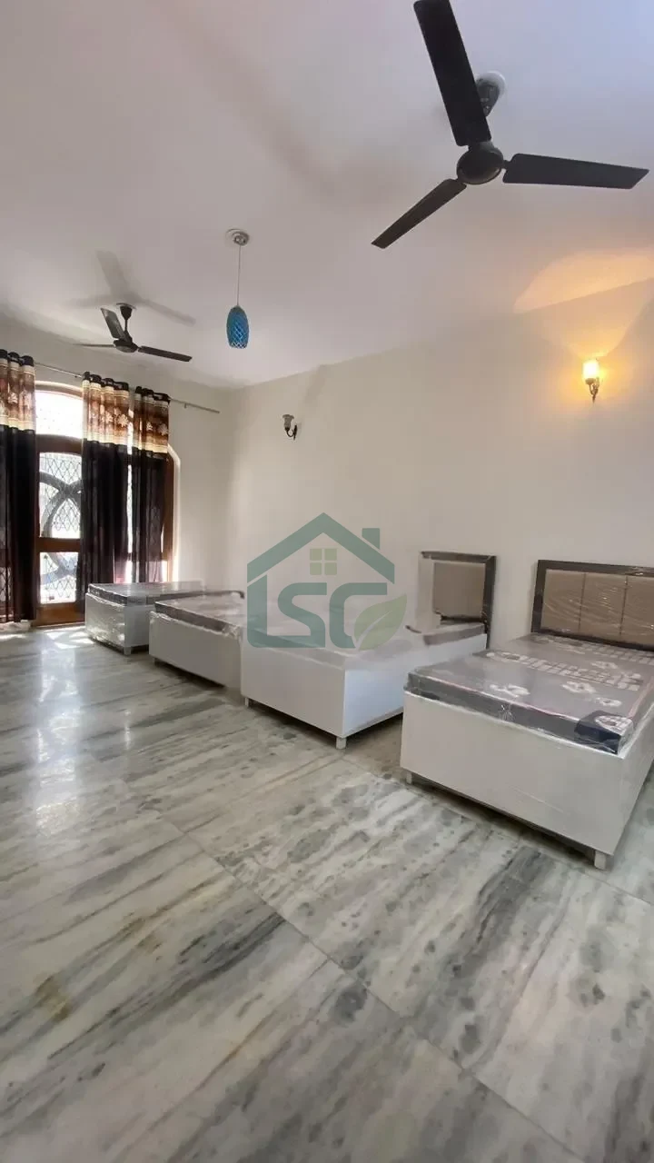 THE QUEEN'S PG in Sector 26, Noida — property photo 1