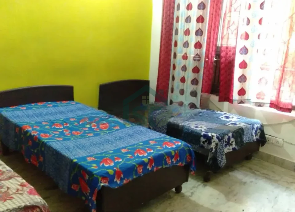 Sharma PG for Girls in Sector 17, Gurugram — property photo 2