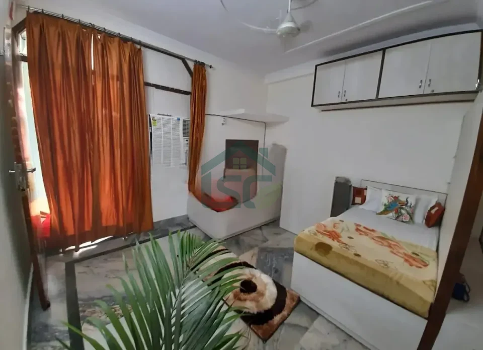 Parth PG in Tukhmirpur, Delhi — property photo 1