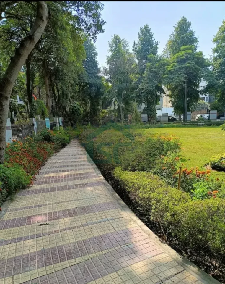 Town Home Girls PG in Sector 52, Gurugram — property photo 1