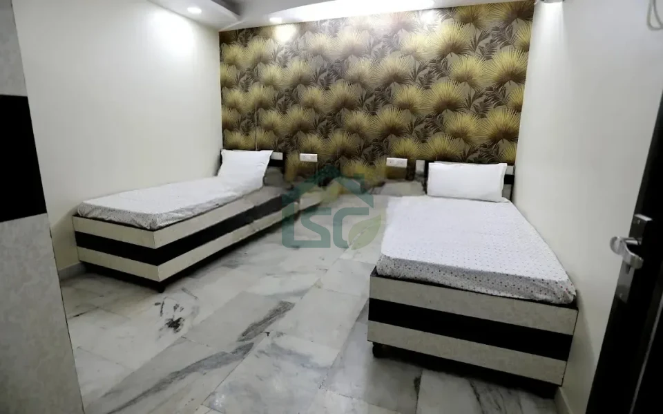 Brij Raj Niwas For Girls in Hari Nagar Ashram, Delhi — property photo 1