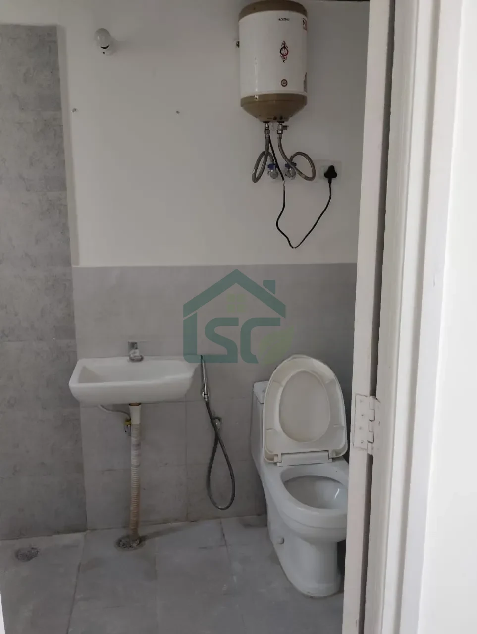 2bhk In Suncity Sector 76 Gurugram in Sector 76, Gurugram — property photo 1