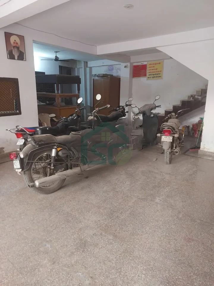 Dinesh Room For Rent in Sector 51, Gurugram — property photo 4
