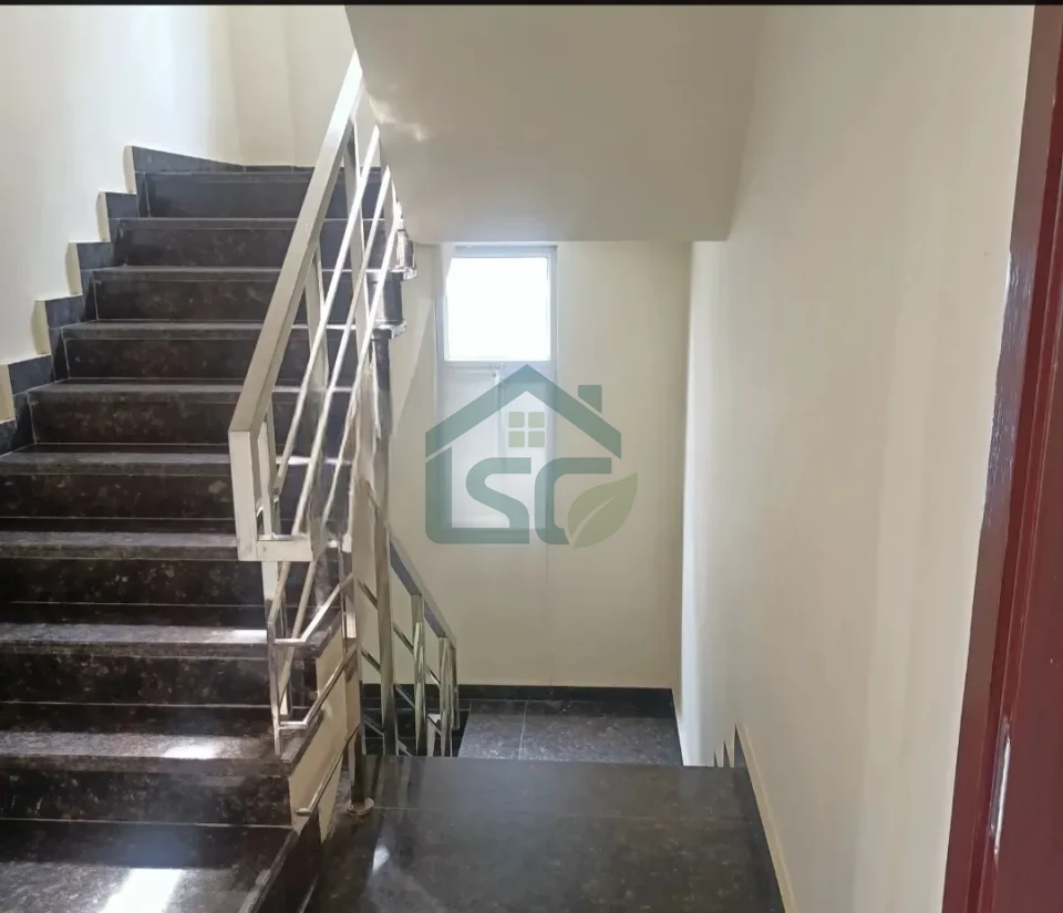 Livingsiving in Sector 66, Noida — property photo 3