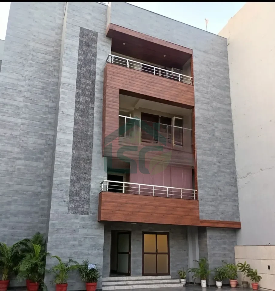 Livingsiving in Sector 66, Noida — property photo 1