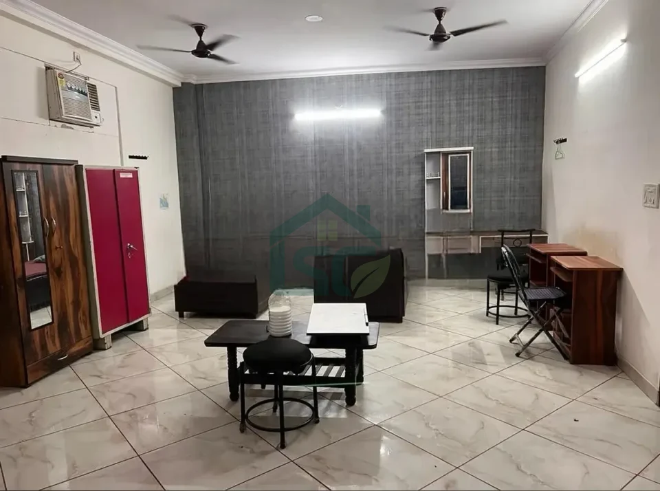 Feels Homes PG in Raja Garden, Delhi — property photo 2