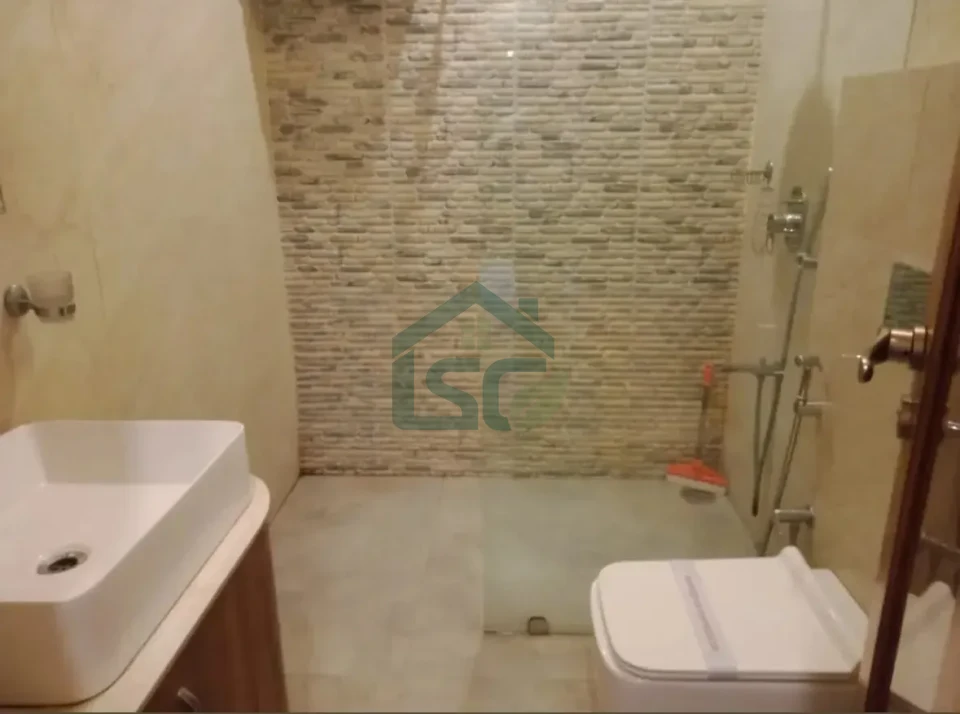 Feels Homes PG in Raja Garden, Delhi — property photo 1