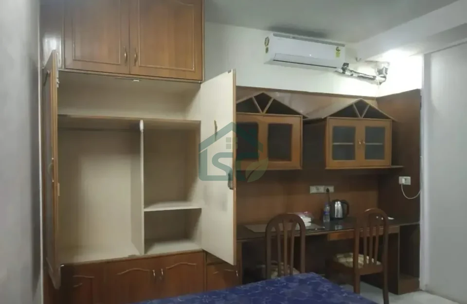 SDM Girls PG AC Room in Govindpuri, Delhi — property photo 2