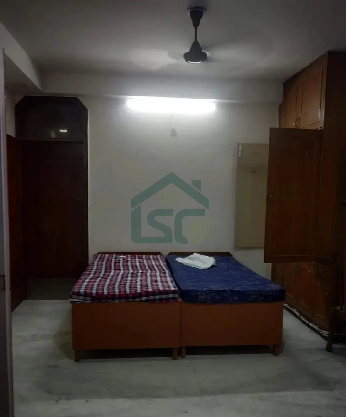 SDM Girls PG AC Room in Govindpuri, Delhi — property photo 1