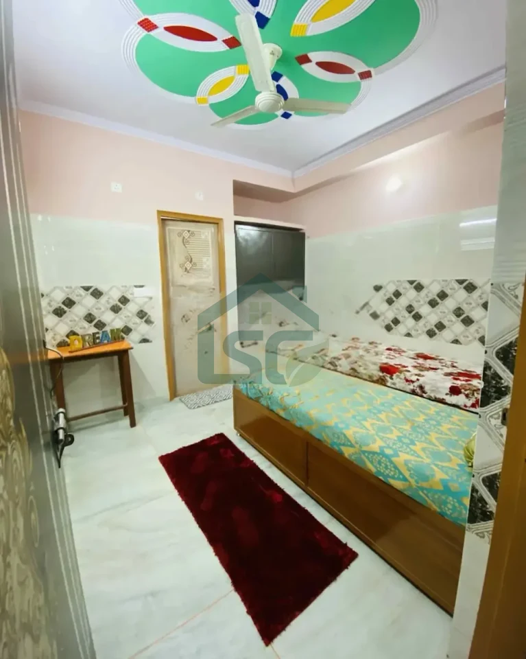 Kusum Niwas in Shakarpur, Delhi — property photo 1