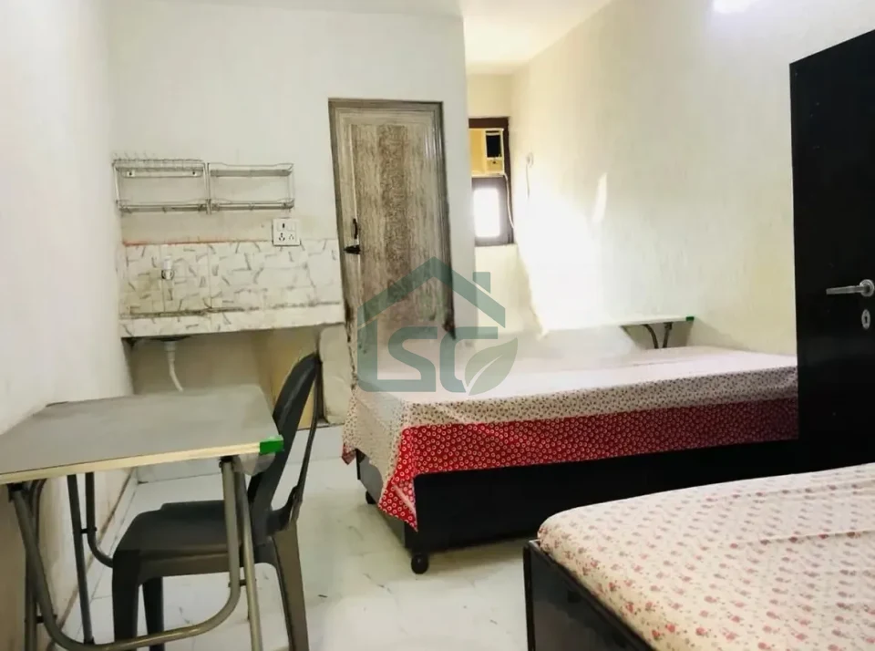 Signature Stays in Shalimar Bagh, Delhi — property photo 1