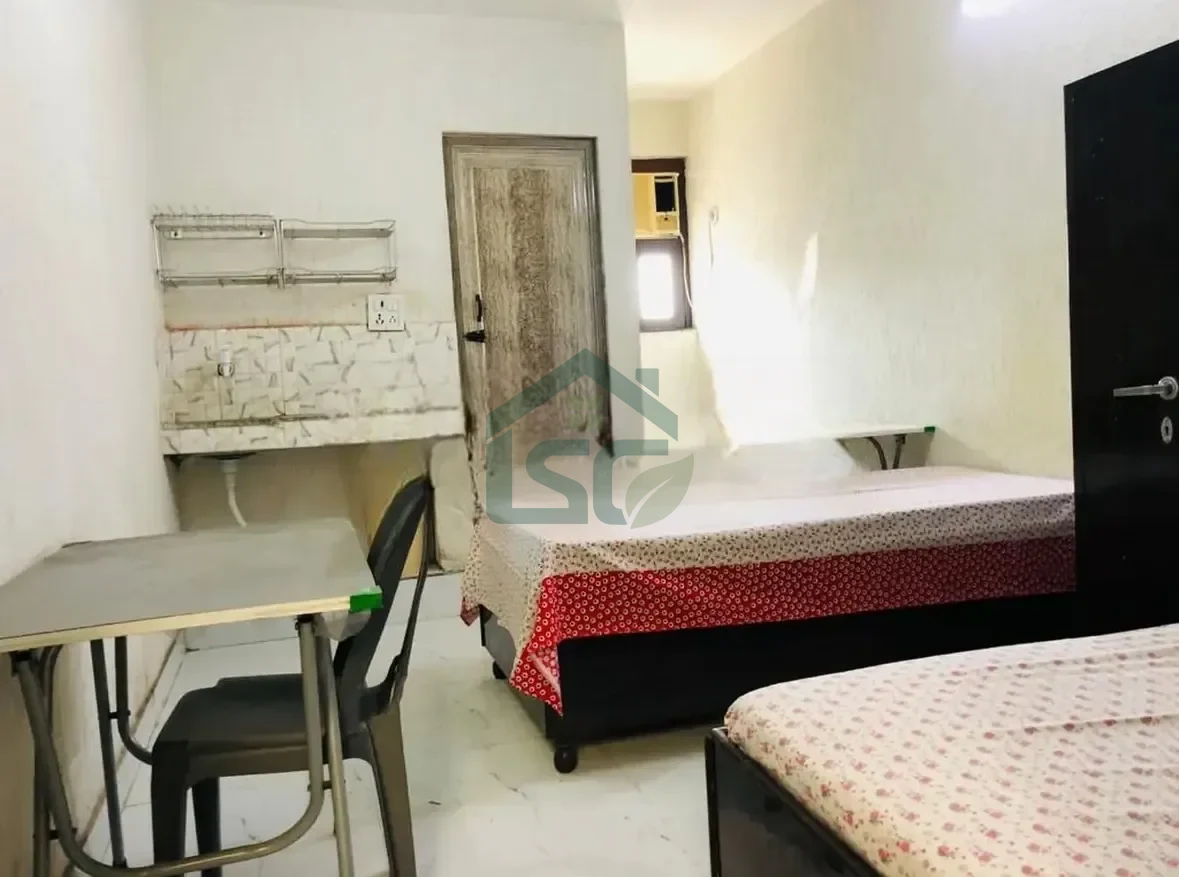 Signature Stays in Shalimar Bagh, Delhi — property photo 1