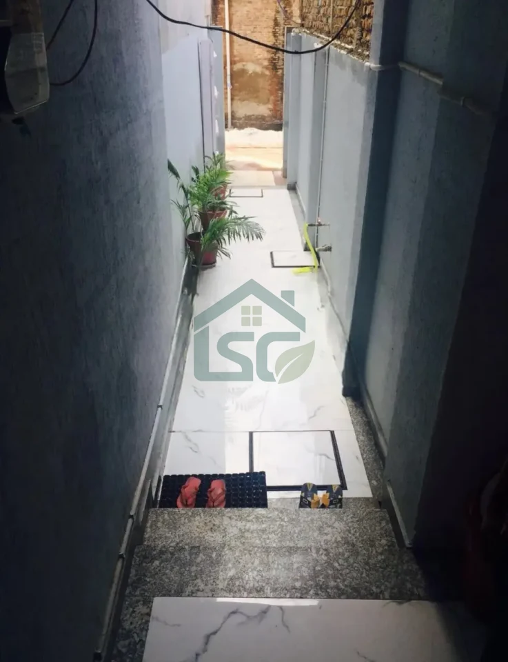 Signature Stays in Shalimar Bagh, Delhi — property photo 5