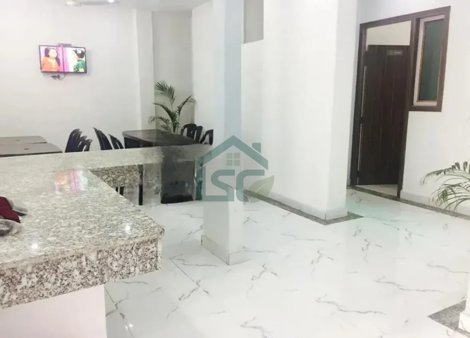 Signature Stays in Shalimar Bagh, Delhi — property photo 2
