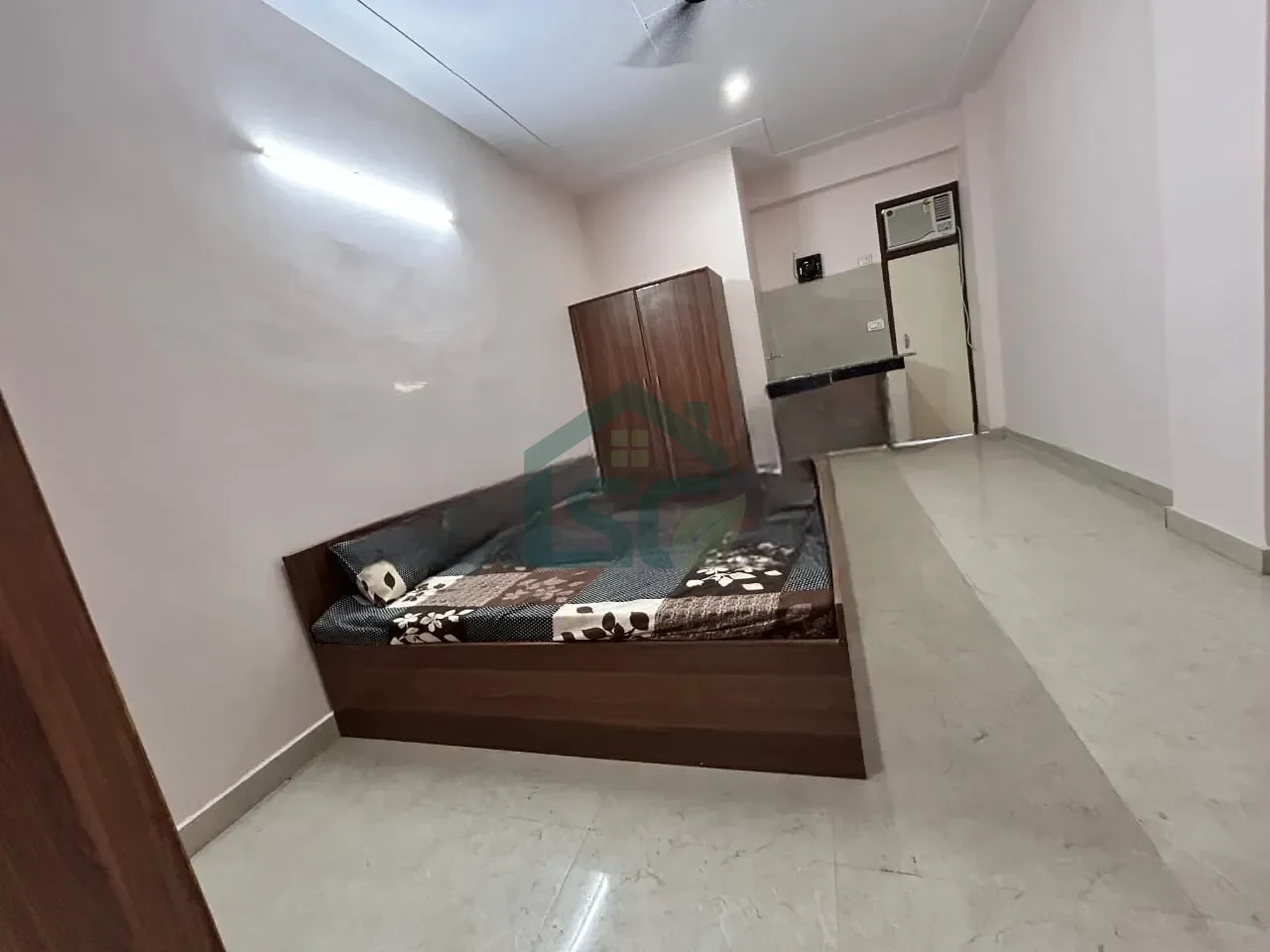 Royal Rooms in Sector 13, Gurugram — property photo 1