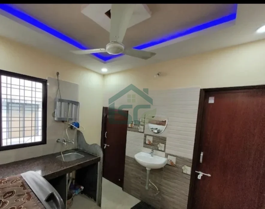 At Paliwal Paying Guest House, Ramdaspeth, Nagpur