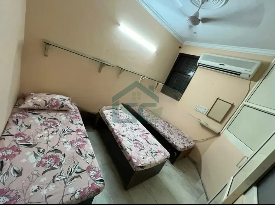 Gurjas PG House in Kalkaji, Delhi — property photo 2
