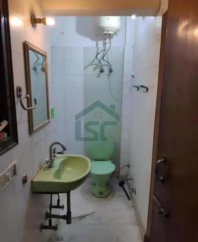 Neeru Gupta Rentals Homes in Janakpuri, Delhi — property photo 1