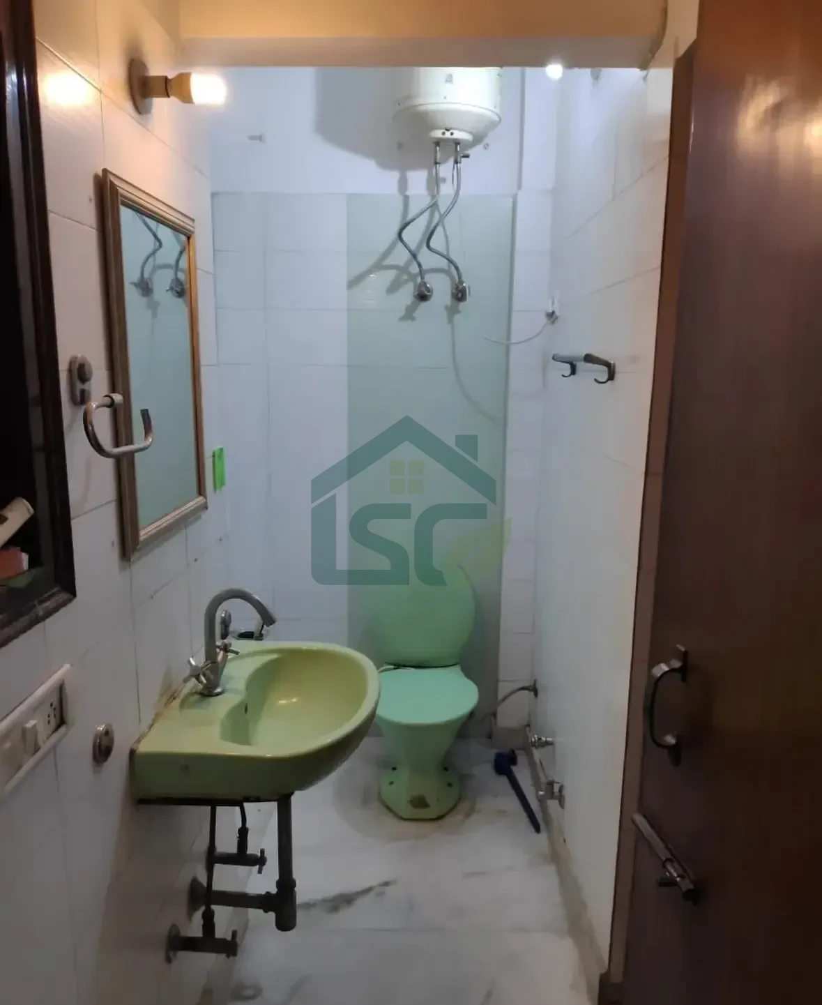 Neeru Gupta Rentals Homes in Janakpuri, Delhi — property photo 1