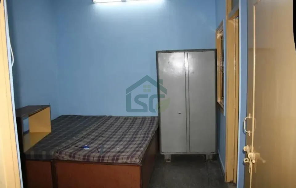 United house Girls Accmodation in Laxmi Nagar, Delhi — property photo 1