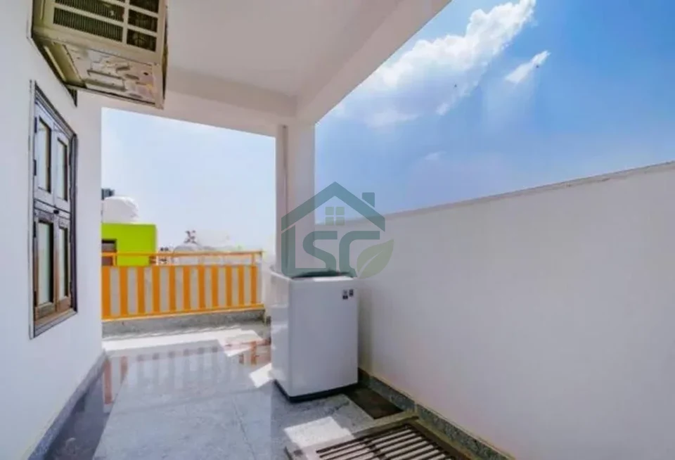 Royal guest house and PG in Sector 33, Gurugram — property photo 2
