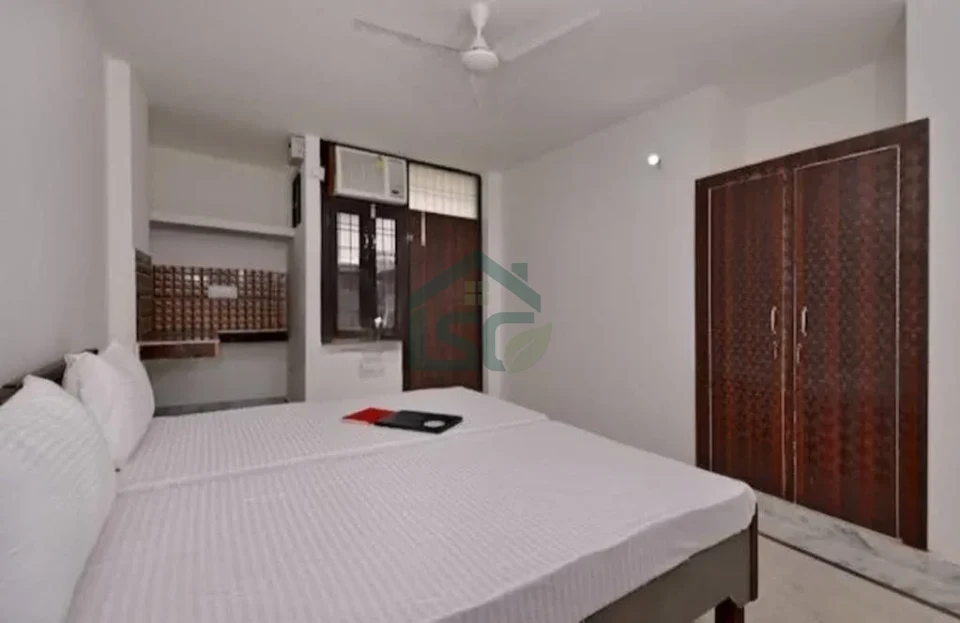 Royal guest house and PG in Sector 33, Gurugram — property photo 3