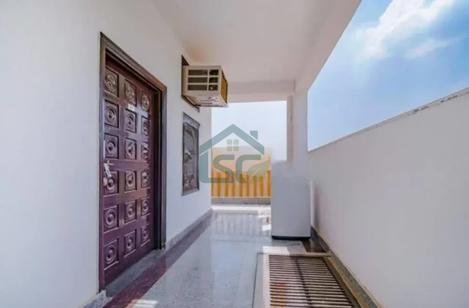 Royal guest house and PG in Sector 33, Gurugram — property photo 1